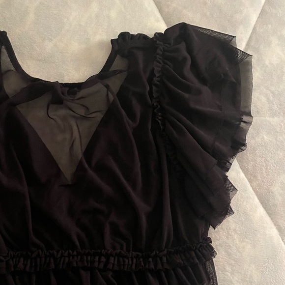 Small Mesh Cropped Black Top - Picture 3 of 3